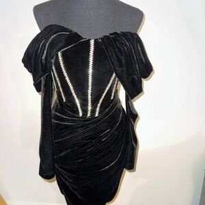 Miss Circle Glamorous Black Velvet Off-Shoulder mini Dress size 00
